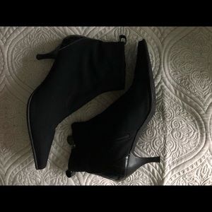 Black Donald J Pliner heeled booties